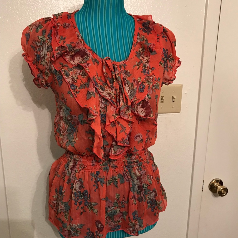 Cute top for jeans or shorts.